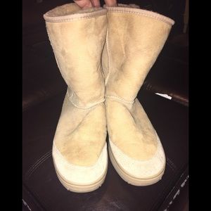 Women’s Uggs Size 10